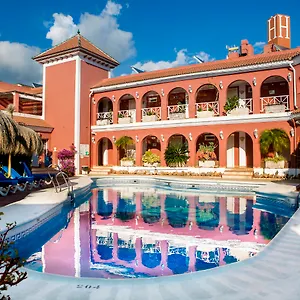 https://los-arcos-nerja.es-andalucia.com